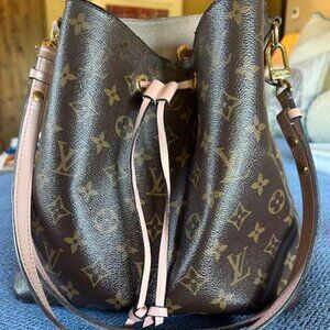 LOUIS VUITTON Monogram Neonoe MM in Rose Poudre